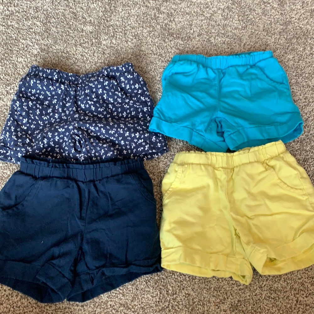Little girl pocketed shorts